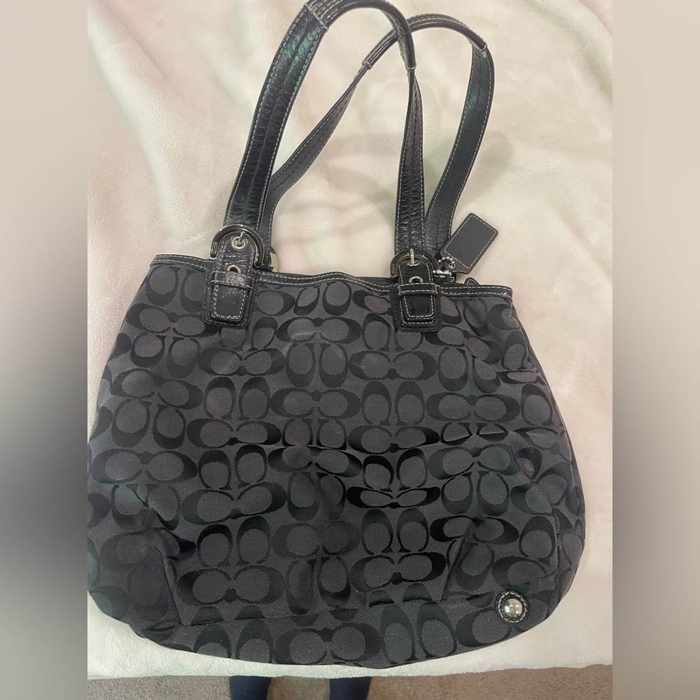 don’t know much about the bag it was my moms